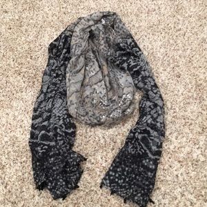 Black and Gray Scarf